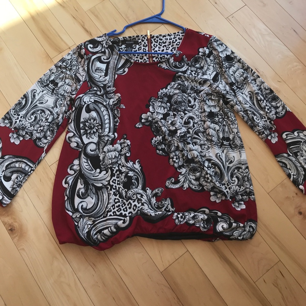 Alfani back zip lined top - M